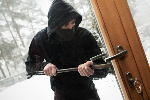 http://svetvbezpeci.cz/pe_app/clientstat/?url=www.dreamstime.com/stock-photos-house-robbery-robber-trying-open-door-crowbar-face-mask-image87134373