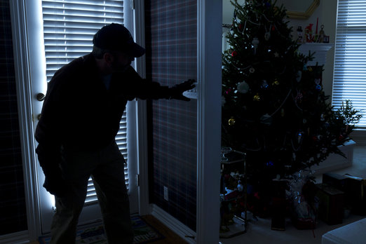 http://svetvbezpeci.cz/pe_app/clientstat/?url=www.dreamstime.com/stock-image-burglar-breaking-to-home-christmas-b-photo-illustrates-burglary-thief-night-back-door-image32704331