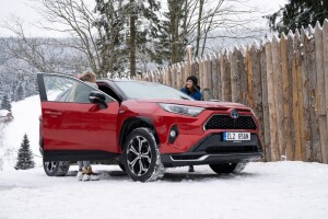 Svět v bezpečí - Jak připravit auto na zimu? Přezutí gum nestačí