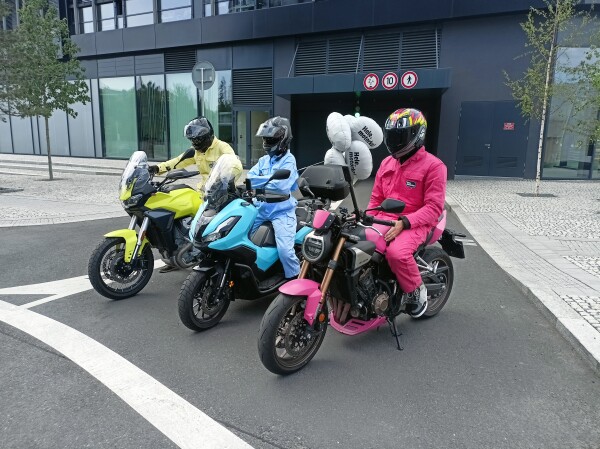 Svět v bezpečí - Promiň, kámo, neviděl jsem tě! Tragické srážky aut s motorkáři jsou často důsledkem přehlédnutí
